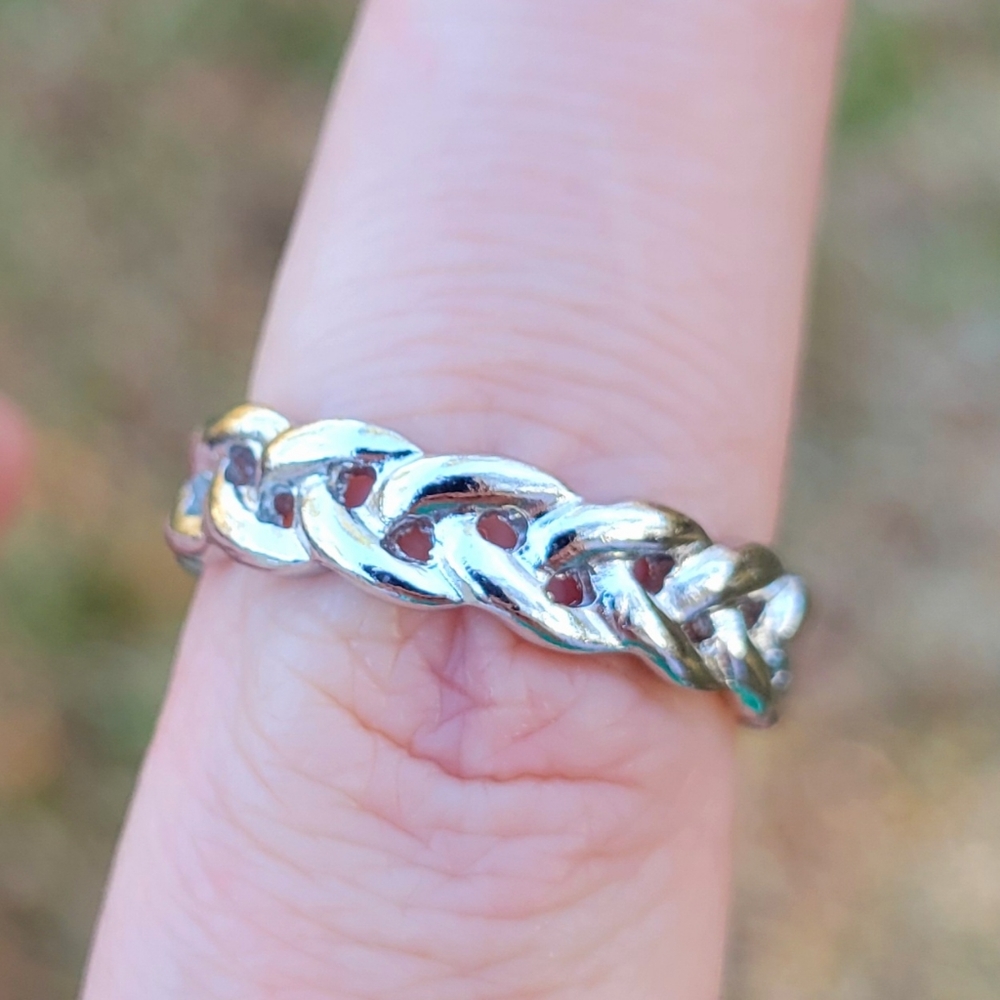 Silver Metal Chain Trendy Ring Size 7